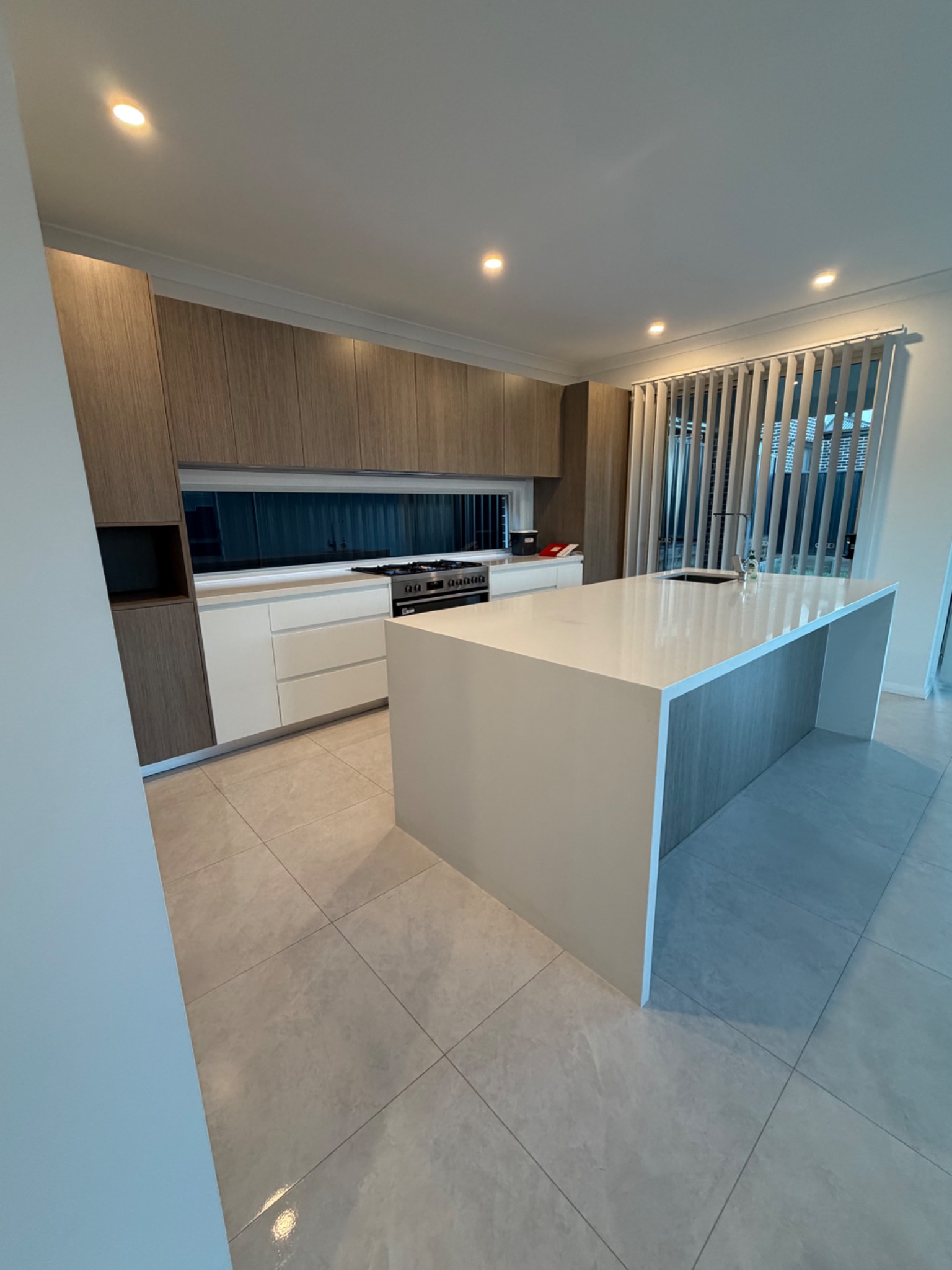 Immaculate professionally cleaned kitchen by Luisa Cleaning Solution